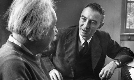 Einstein és Oppenheimer