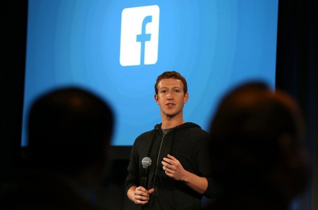 Az oltások mellett kampányol internetes könyvklubjában Mark Zuckerberg