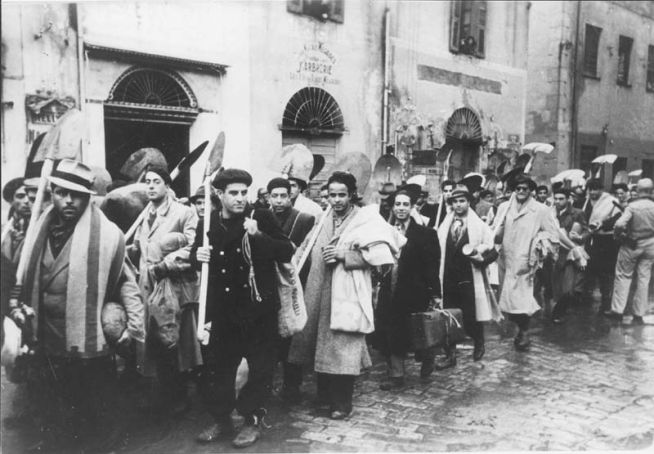 Kényszermunkára kényszerített tunéziai zsidók 1942-ben