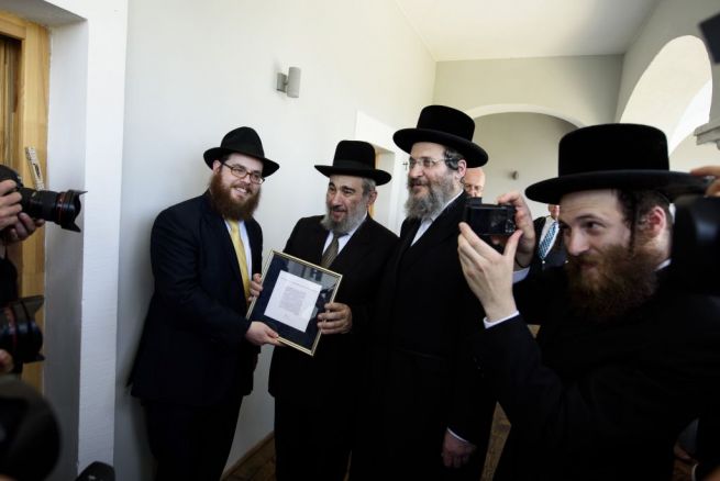 Köves Slomó rabbi, Joel Ehrenreich rabbi és Naftoli Ehrenreich rabbi, az utolsó mádi rabbi, Ehrenreich Eliezer fia