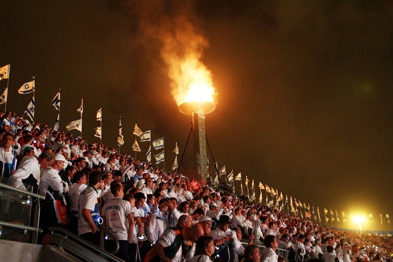 Olimpiai bajnokok viszik a lángot a Maccabi Világjátékok megnyitóján