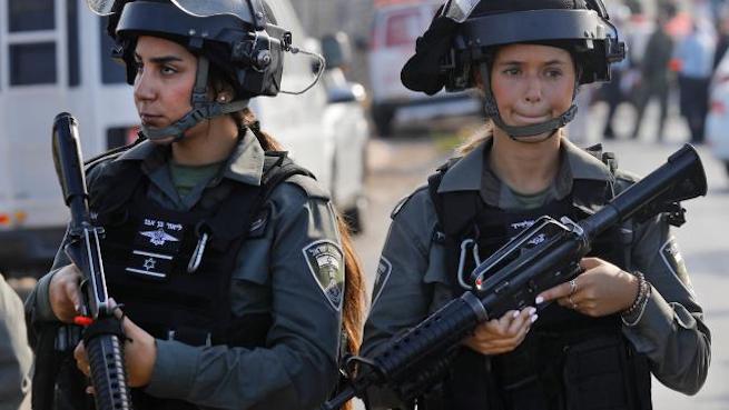 Izraeli biztonsági erők a merénylet helyszínén