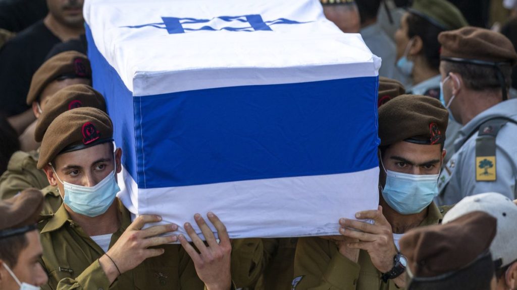 Háztetőről ledobott kőtömb végzett egy izraeli katonával