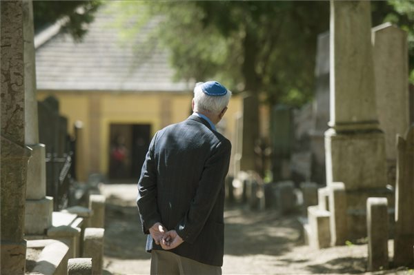 Meséld el a egy zsidó temető történetét