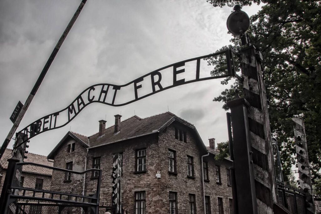 Magyarul is elérhetővé válik a Facebook holokauszt-oktatással kapcsolatos programja