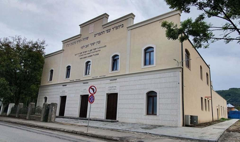 Kelet-Európa egyik legnagyobb zsinagógáját avatták fel Máramarosszigeten