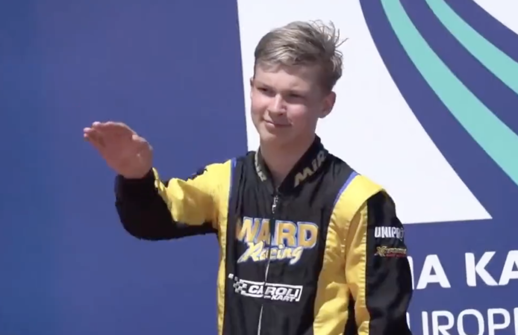Náci karlendítéssel ünnepelte sikerét a 15 éves orosz gokartversenyző
