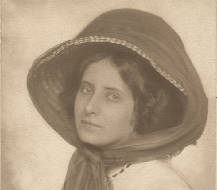 A zsidó fotográfusnő, aki elsőként fotózott aktot itthon