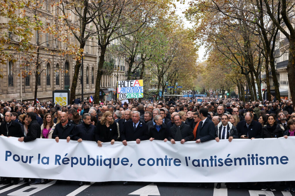 Közel 200 ezren vettek részt antiszemitizmus elleni demonstrációkon Franciaországban